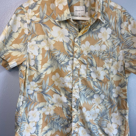 American Eagle Outfitters Men's Beige and Blue Floral Shirt - Picture 1 of 3
